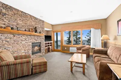Image de Privately owned Lakefront Burlington Bay Condo in enjoyable Two Harbors.