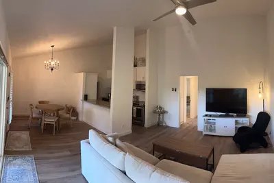 Image de Stay by the beach in this sun drenched, newly remodeled unit! Pet Friendly.