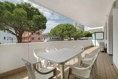 Image de Appartement 'Résidence Papaya A104' avec piscine partagée, terrasse privée et climatisation