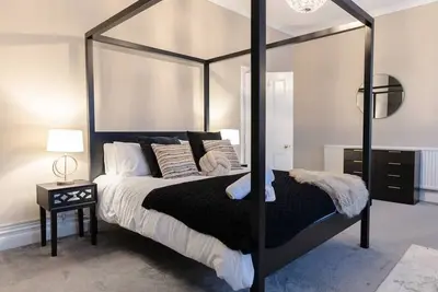 Image de Luxury Boutique 5 bedroom House in Cardiff