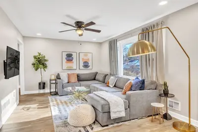 Image de Stylish 3br Home: Pet-Friendly, Outdoor Lounge