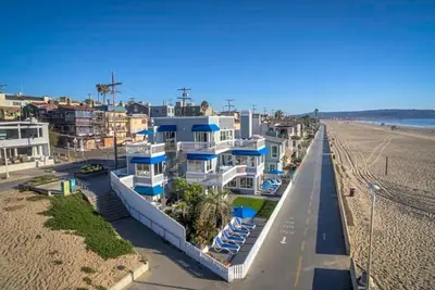 Image de 90210 Beach House lower unit…used on tv show