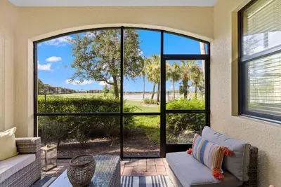 Image de Ground-floor country club condo with water view, pools, golf, & gym