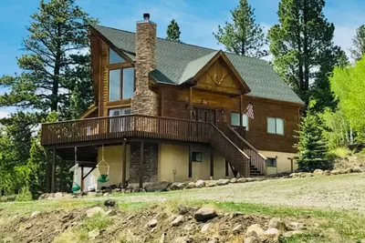 Image de Cabin near Panguitch Lake with mountain views, children's items, balcony, grill