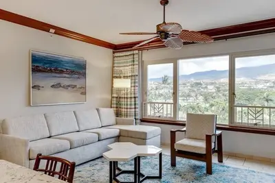 Image de 𝐅𝐢𝐧𝐝𝐢𝐧𝐠 𝐌𝐞𝐢𝐥𝐢 Beachfront Ocean Club+Amenities. 1br Molokai Suite