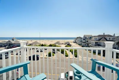 Image de Ocean Views | Newly Renovated | Private Balcony