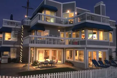 Image de 90210 Beach House - Upper Unit