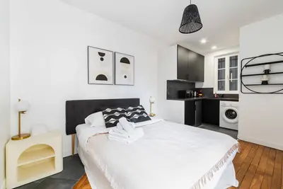 Image de Studio refait a neuf proche Metro - Paris 19 - 2p