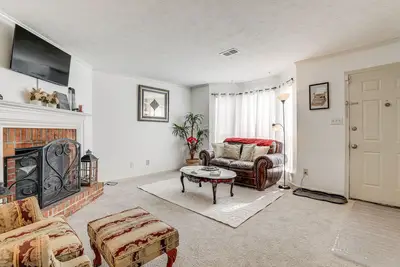 Image de Georgia Townhome - 3 Mi to Stone Mountain Park!