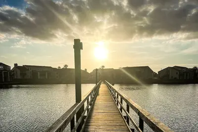 Image de Waterfront condo with bay view, outdoor pool, tennis, dock, balcony, W/D, & Ac