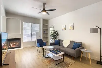 Image de 2br Kierland Commons Golf Oasis by CozySuites!