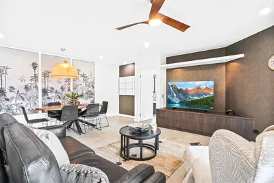 Image de 234 Temple Tranquility: Triton Retreat- Luxury Palm Cove Apartment with Resort Pool & Oversized Balcony