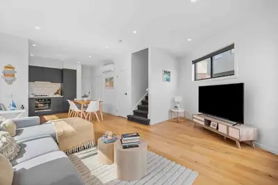 Image de Capel Sound luxury 3 bedroom townhouse only minutes walk to the front beach.