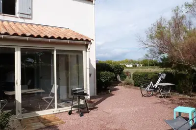 Image de Charmante Maison Proche Plage avec Jardin Privé et Stationnement, au Cœur de La Tranche-sur-Mer