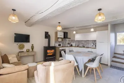 Image de Maison de charme avec jardin, 3 chambres, proche Avranches, animaux acceptés, ménage inclus.