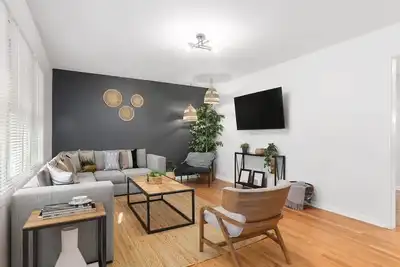 Image de Updated Modern 4 Bedroom |King Bed |Close to shops