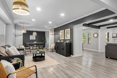 Image de Updated Modern Home | 4 Bed | Close to Resos & Bar