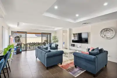 Image de Arcadia Retreat - 4-bed, 2. 5 bath oasis with pool, theatre, and arcade machine!
