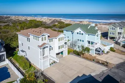Spacious and Relaxing, Beach Views, Elevator, Spa!