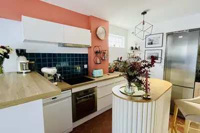 Image de Appartement lumineux, dernière étage, traversant avec deux balcons.