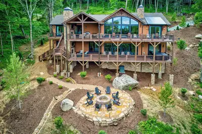 Image de Firefly Springs at Eagles Nest - 2024 Luxury with 6 king suites, hot tub, views, pets