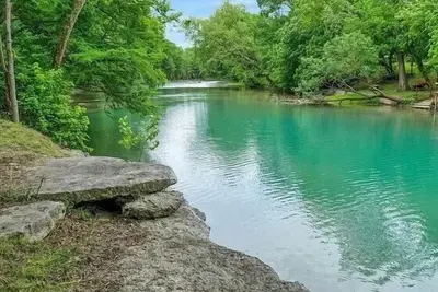 Image de Luxurious Guadalupe Riverfront at Horseshoe Falls! 2 beautiful decks, firepit