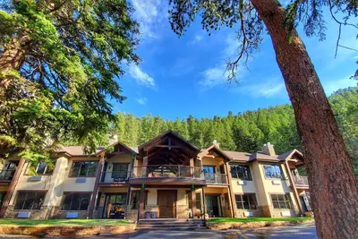 Image de Come stay at the Stream Suites for unbelievable views!