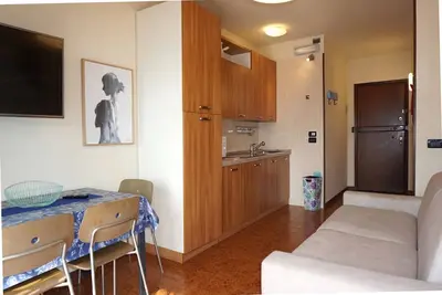 Image de Studio moderne avec piscine partagée - Beahost