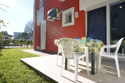 Image de Détendez-vous au bord du jardin - appartement pouvant accueillir jusqu'à 6 personnes