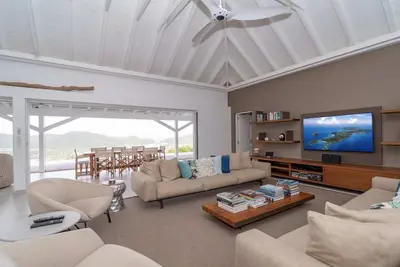 Image de Hillside View with a True Haven of Peace