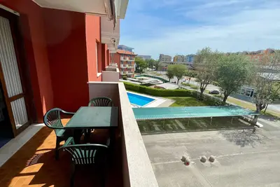 Image de Studio lumineux avec terrasse et piscine partagée-Beahost