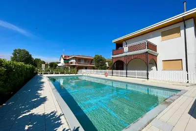 Image de Magnifique villa pour 8 avec piscine partagée