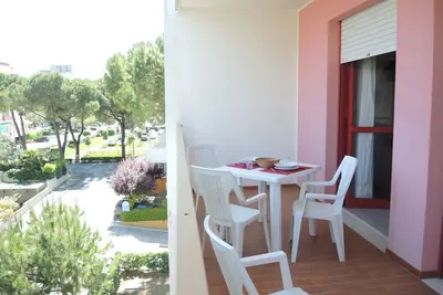 Image de Appartement rénové de deux pièces avec piscine