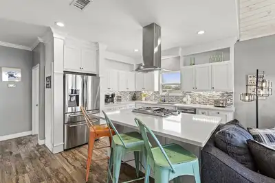 Image de Cozy Bay House w/ Hot Tub + Pier