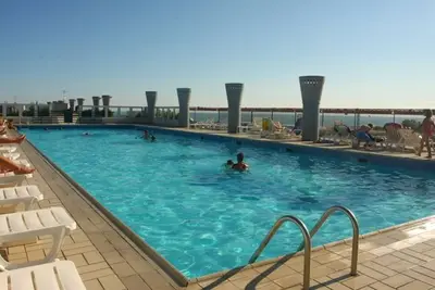 Image de Appartement chaleureux avec balcon et piscine