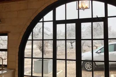 Image de Italian 2br Villa settled in Wine Country Fredericksburg