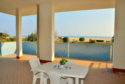 Image de Appartement moderne avec grande terrasse vue mer