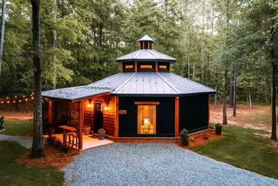 Image de This cottage is a 1 bedroom(s), 1 bathrooms, located in Montezuma, Ga.
