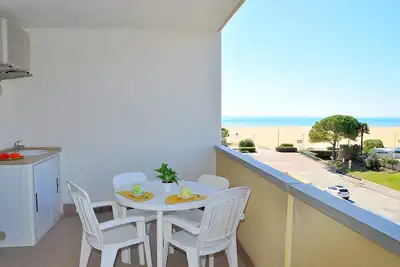 Image de Appartement confortable avec vue sur la mer