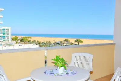 Image de Bel appartement avec terrasse et piscine