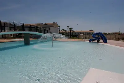 Image de Appartement cosy dans une résidence avec piscine