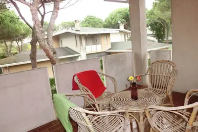 Image de Appartement spacieux avec jardin clôturé et cheminée