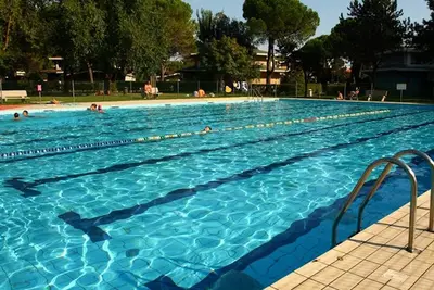 Image de Maison de vacances avec piscine jardin et cheminée
