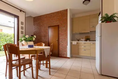 Image de Appartement de deux chambres avec jardin privé