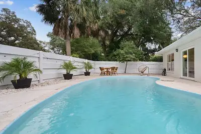 Image de Duplex Oasis with Heated Private Pool. Two homes in one! Pet-Friendly!