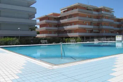 Image de Confort et plaisir au bord de la piscine - Beahost