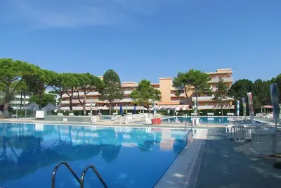 Image de Appartement chaleureux avec piscines communes - Beahost