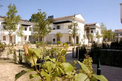 Image de Appartement lumineux avec combles dans une résidence avec piscine