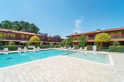 Image de Magnifique appartement avec jardin privé par Beahost Rentals