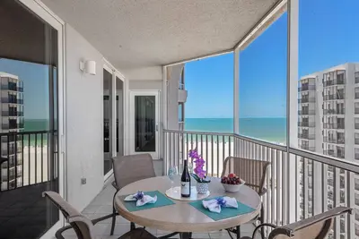 Image de Gullwing Resort 1002- A beachfront condo with amazing beach and bay views